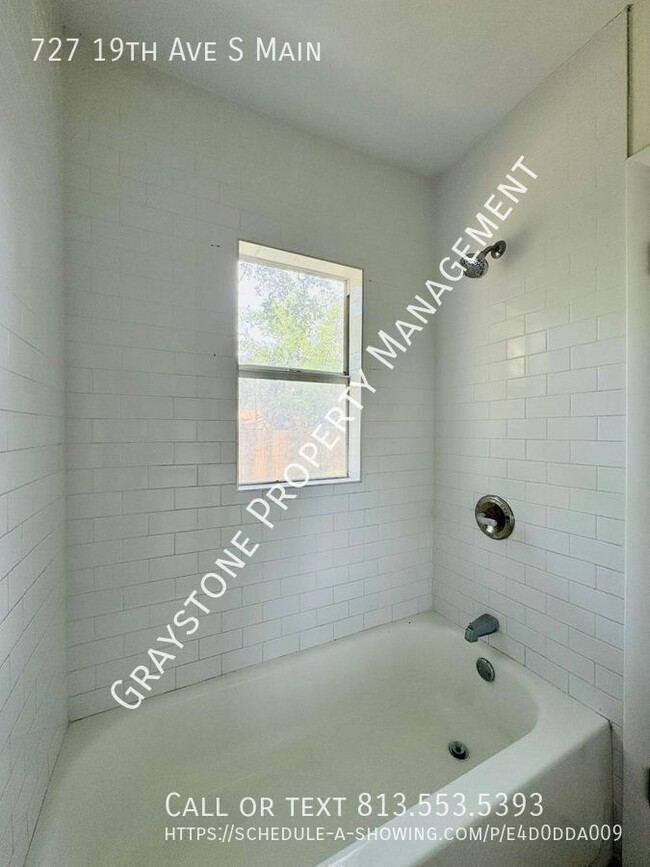 Building Photo - Cozy 3bed/1bath Duplex in St. Petersburg, ...