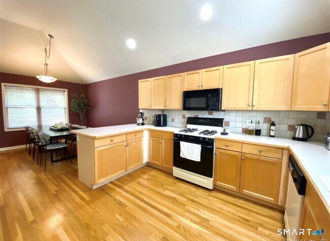 Building Photo - 11 Trout Brook Cir
