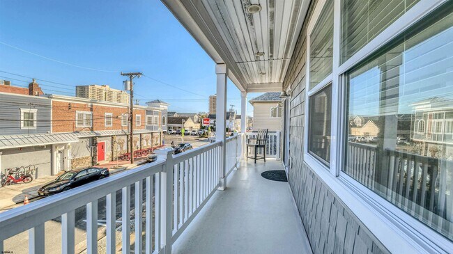 Building Photo - 1 N Victoria Ave