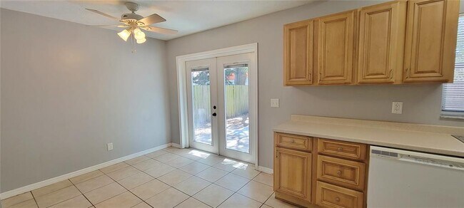 Building Photo - 3214 W Van Buren Dr