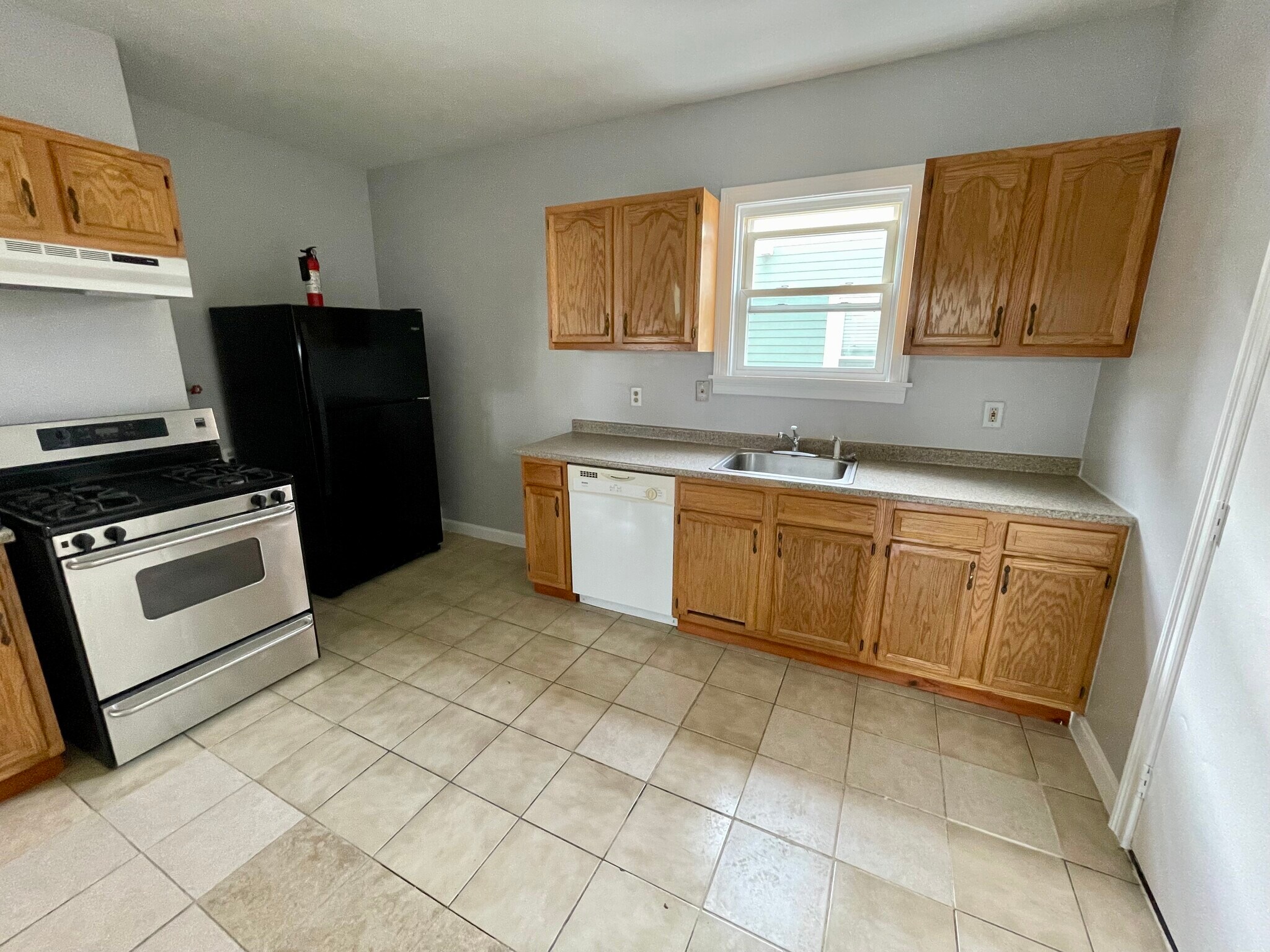 Building Photo - 48 Pekin St