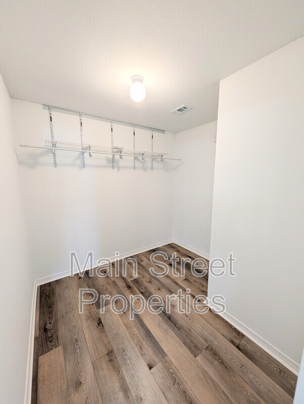 Building Photo - 28 Easton St