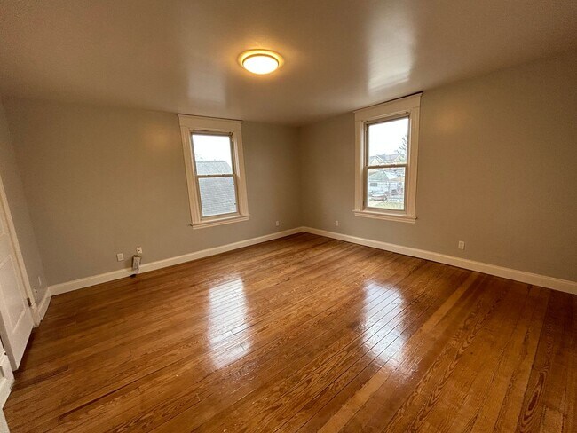 Building Photo - Cozy Duplex in Cheviot