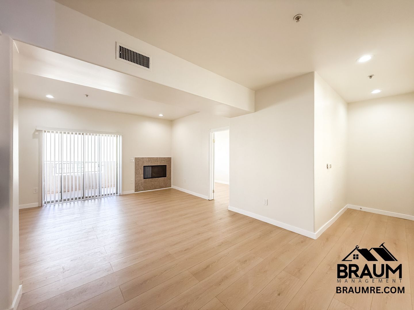 Building Photo - 10849 Fruitland Dr