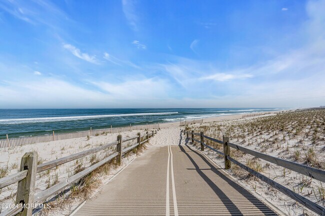 Building Photo - 3574 Ocean Terrace