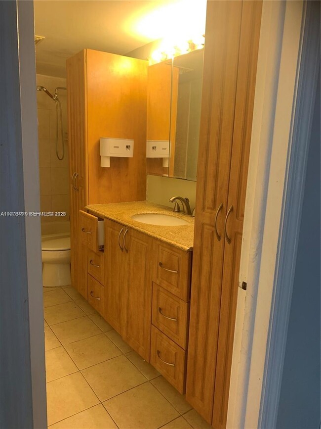 Building Photo - 4222 Inverrary Blvd