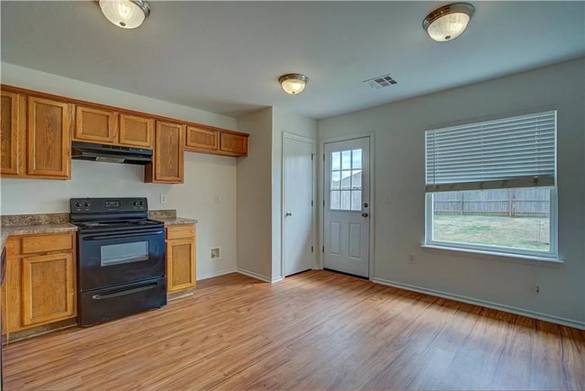 Building Photo - Beautiful Brick Home in Great School Distr...