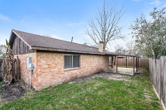 Building Photo - 2306 Cambridge Ct N