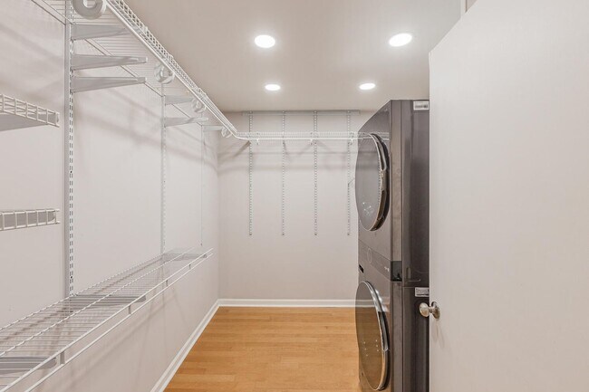 Building Photo - 3 bedroom updated home in a quiet, peaceful setting!