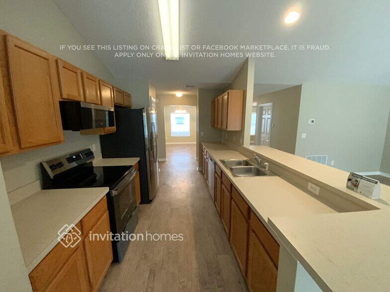 Building Photo - 10939 Apple Blossom Trail E