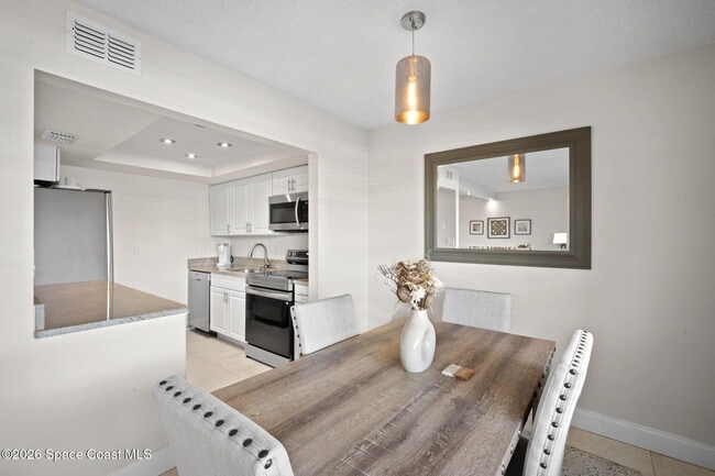 Building Photo - 1011 S Miramar Ave