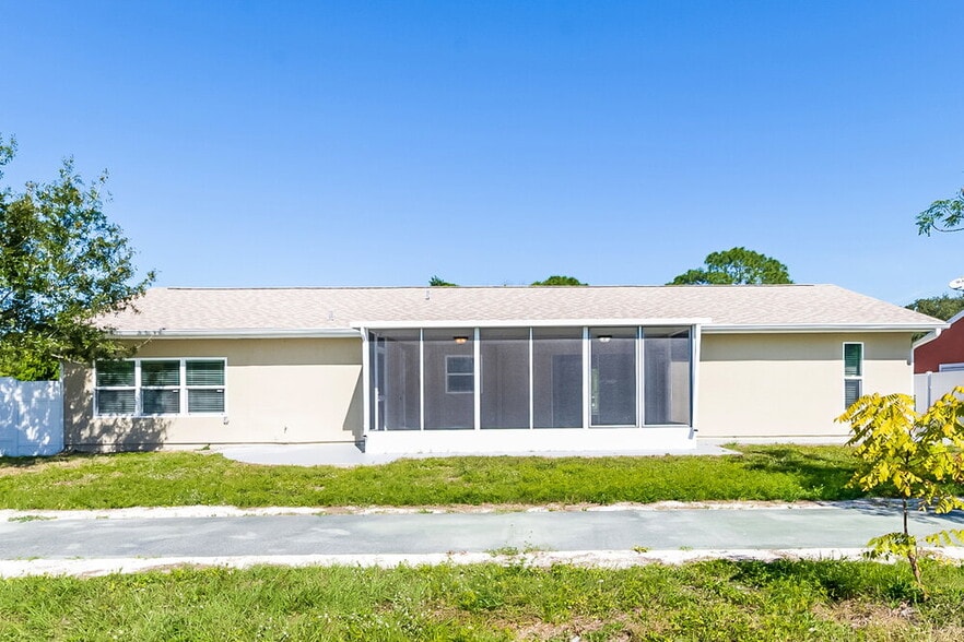 Building Photo - 8277 Chesebro Ave