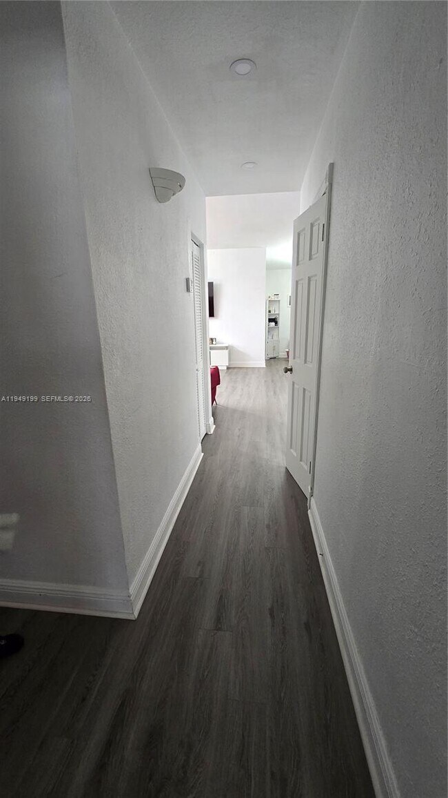 Building Photo - 8261 SW 34th Terrace