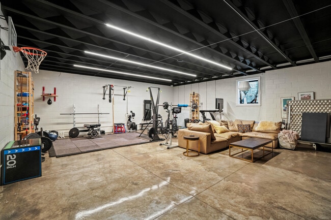 Building Photo - 5843 N Maitland Ct