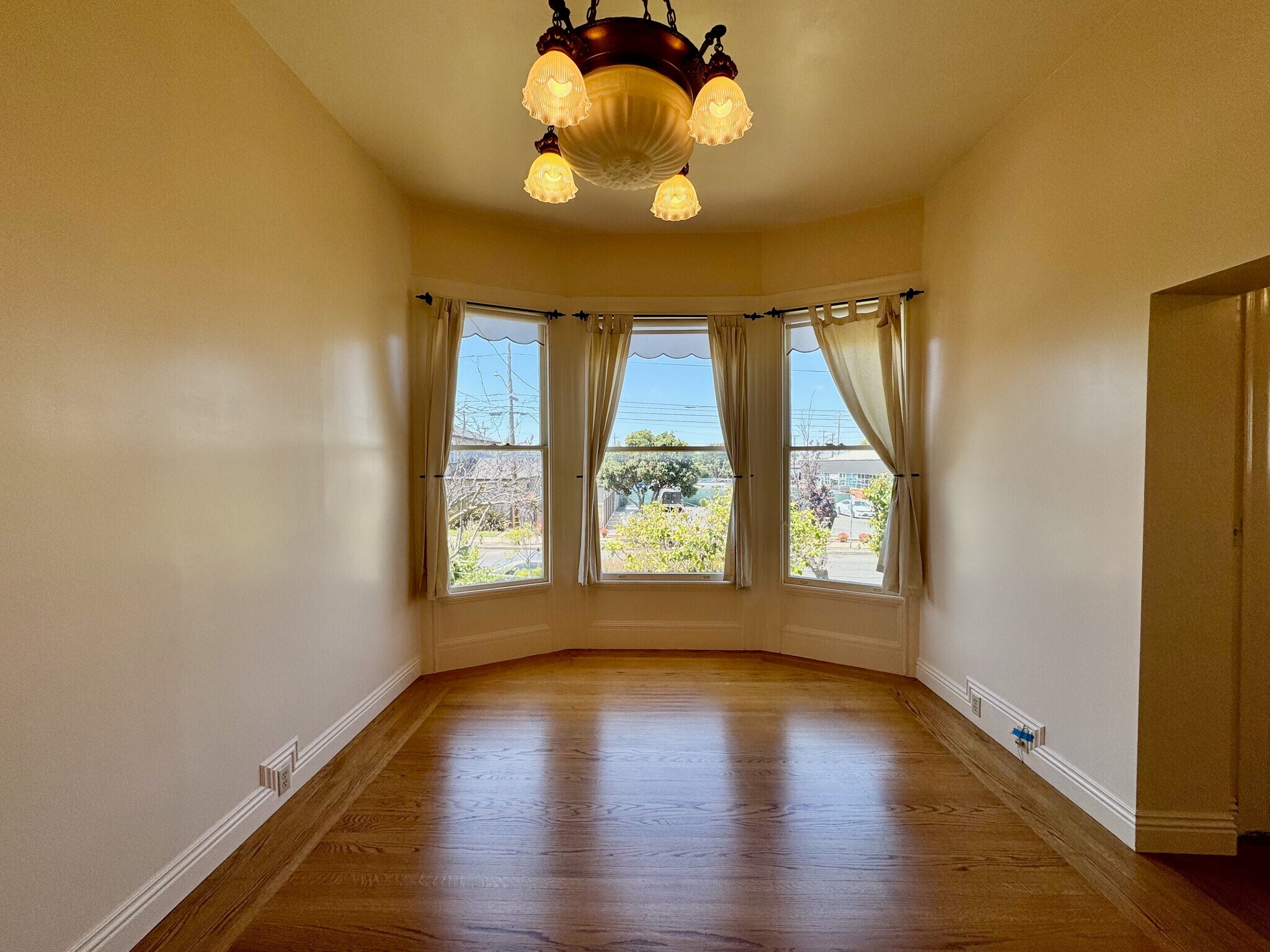 Front Room/ Living Room - 1910 Union St