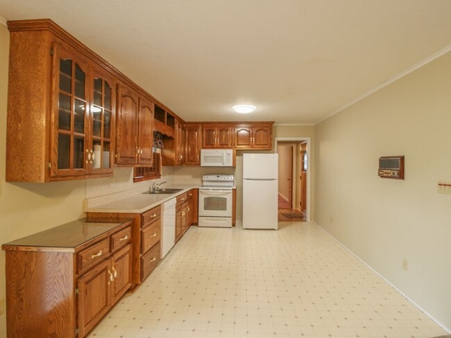 Building Photo - 4 bedroom home in Athens City in established neighborhood!