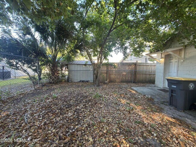 Building Photo - 1709 Dot St