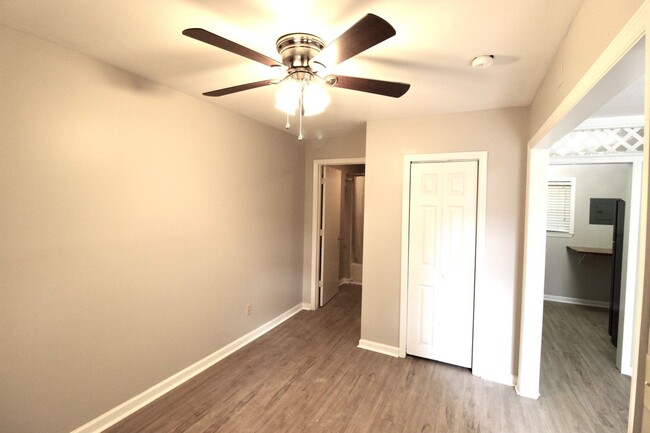 Building Photo - Park Circle Cottage