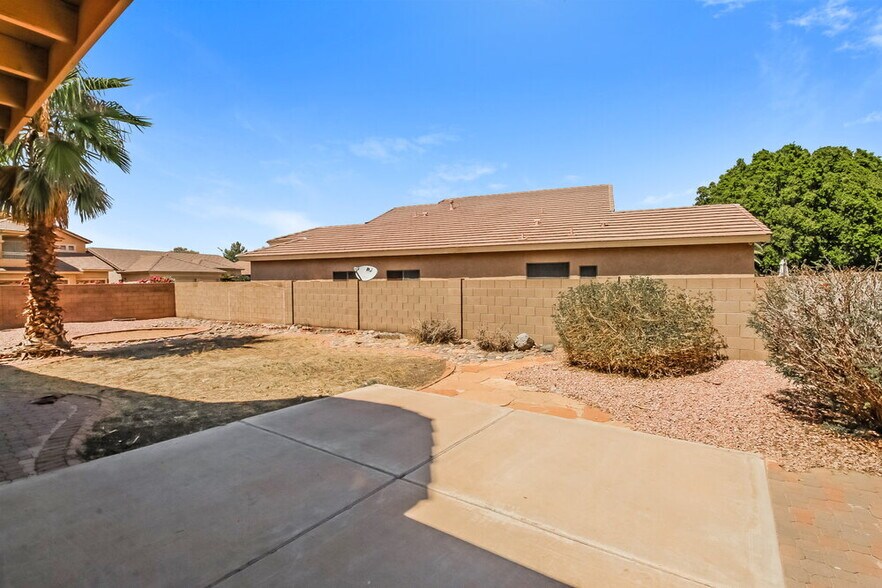 Building Photo - 1356 E Black Diamond Dr