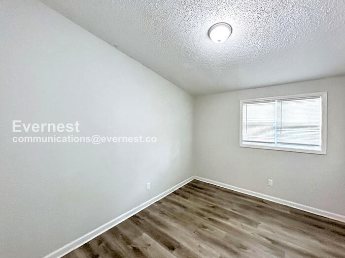 Building Photo - 1449 Ticonderoga Dr