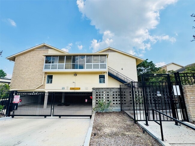 Building Photo - 3131 Cummins St