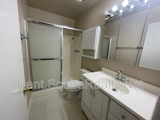 Building Photo - 765 Knollwood Ln