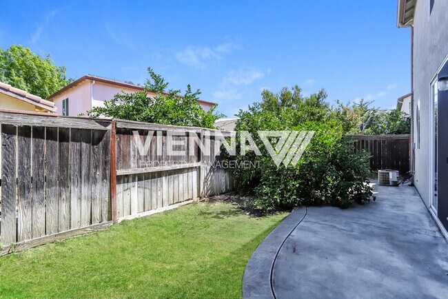 Building Photo - Spacious 4 Bedroom Home in North Natomas