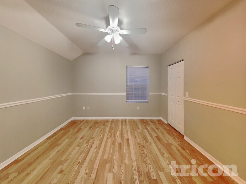 Building Photo - 10221 Summerview Cir