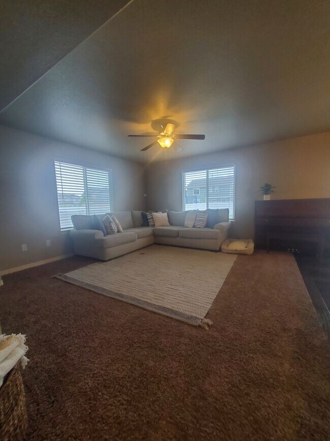 Building Photo - 3 Bedroom Home in the Ridge at Harmony Road Now Available! Great Neighborhood!