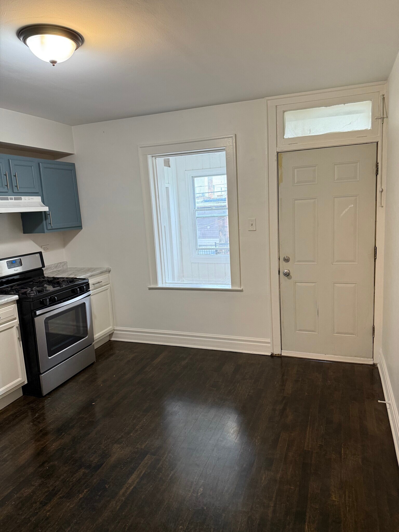 Building Photo - 4872 W Homer St