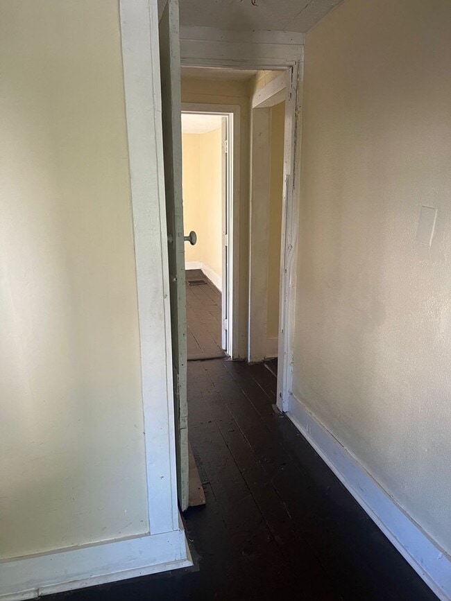 Building Photo - 3 bedroom house