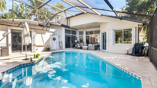 Building Photo - 2633 Oakbrook Dr