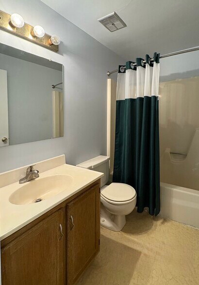 Building Photo - 8002 Cattail Ct
