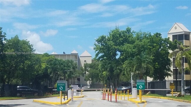 Building Photo - 8363 Lake Dr