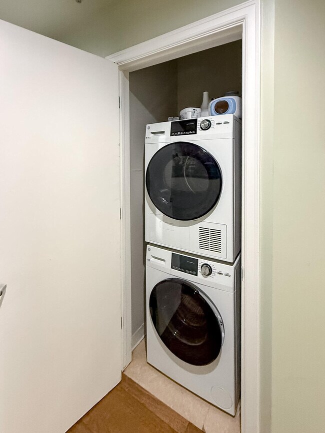 Building Photo - 525 W Lafayette Blvd