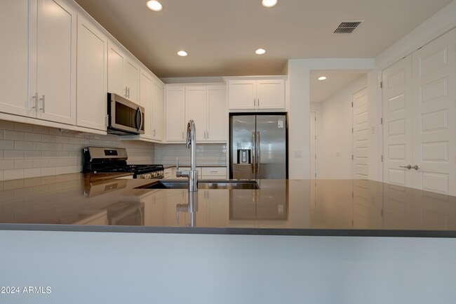 Building Photo - 17050 W Artemisa Ave