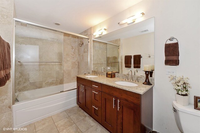 master bathroom - 3245 N Ashland Ave