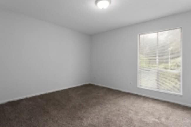 Building Photo - 420 W 89th St