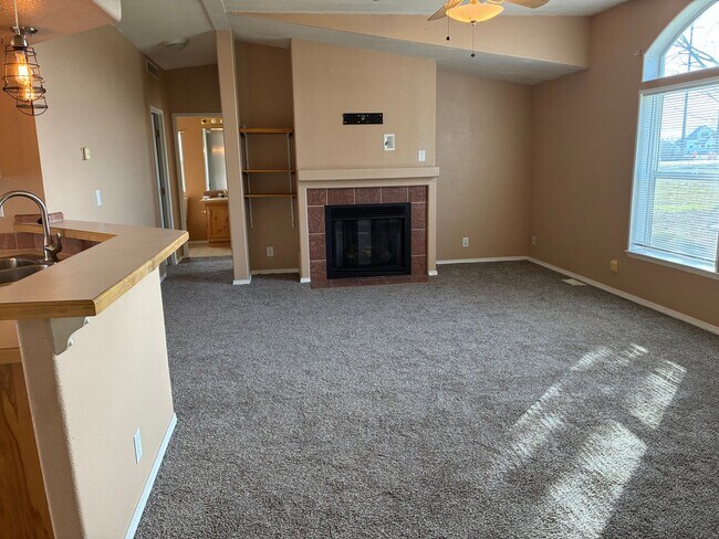 Building Photo - Country living, close to town!!!