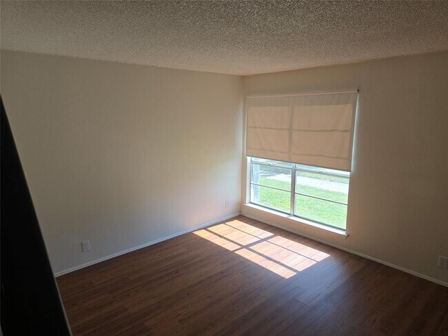 Building Photo - 7108 Creekside Dr