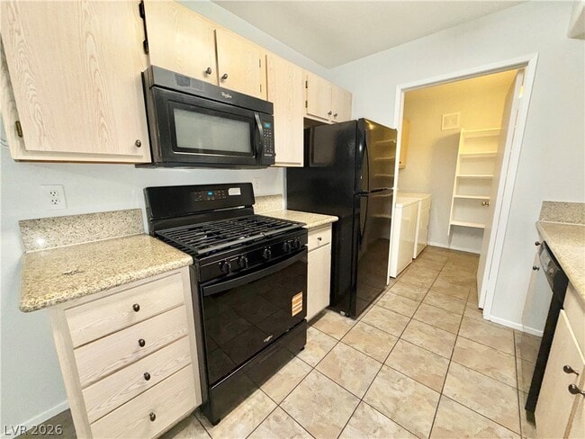 Building Photo - 7885 W Flamingo Rd