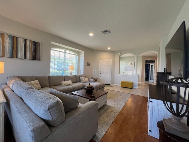 Building Photo - Short Term Rental ** Available 10/1/25 ** ...