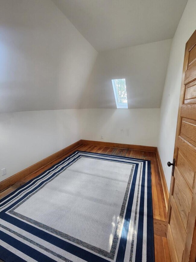 Building Photo - 820 Arno St SE