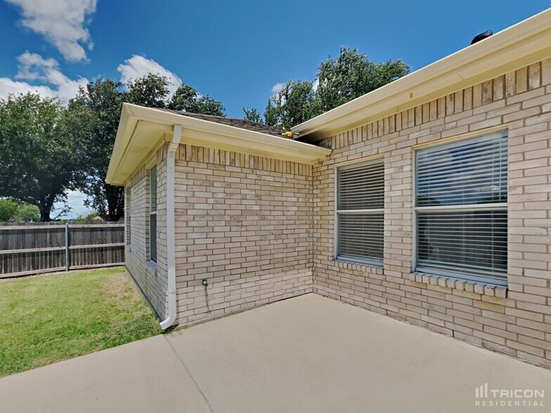 Building Photo - 1106 Sage Brush Tr