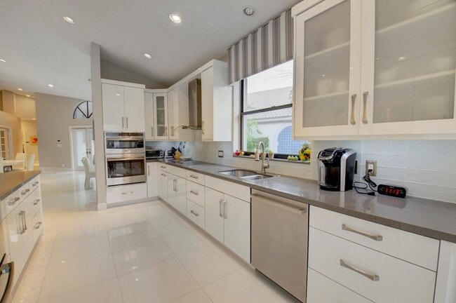 Building Photo - 2106 NW 60th Cir