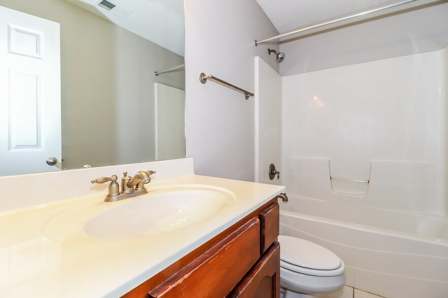 Building Photo - 10362 Cottage Oaks Dr