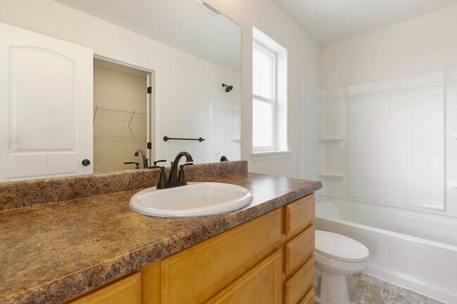 Building Photo - 4 Bed / 3 Bath Home in Greeley – Spacious and Inviting!