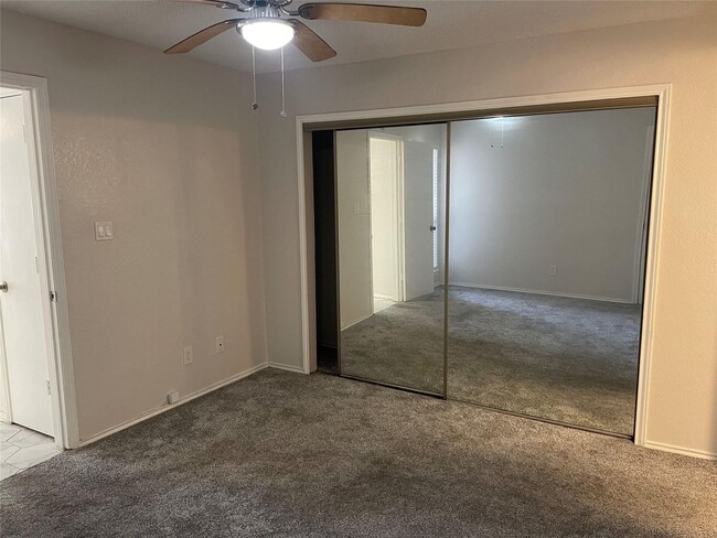 Building Photo - REMODELED ONE BEDROOM CONDO WITH LOFT!