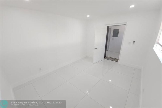 Building Photo - 50 NE 45th Ct