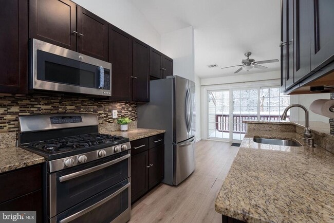 Building Photo - 7123 Elm Ct